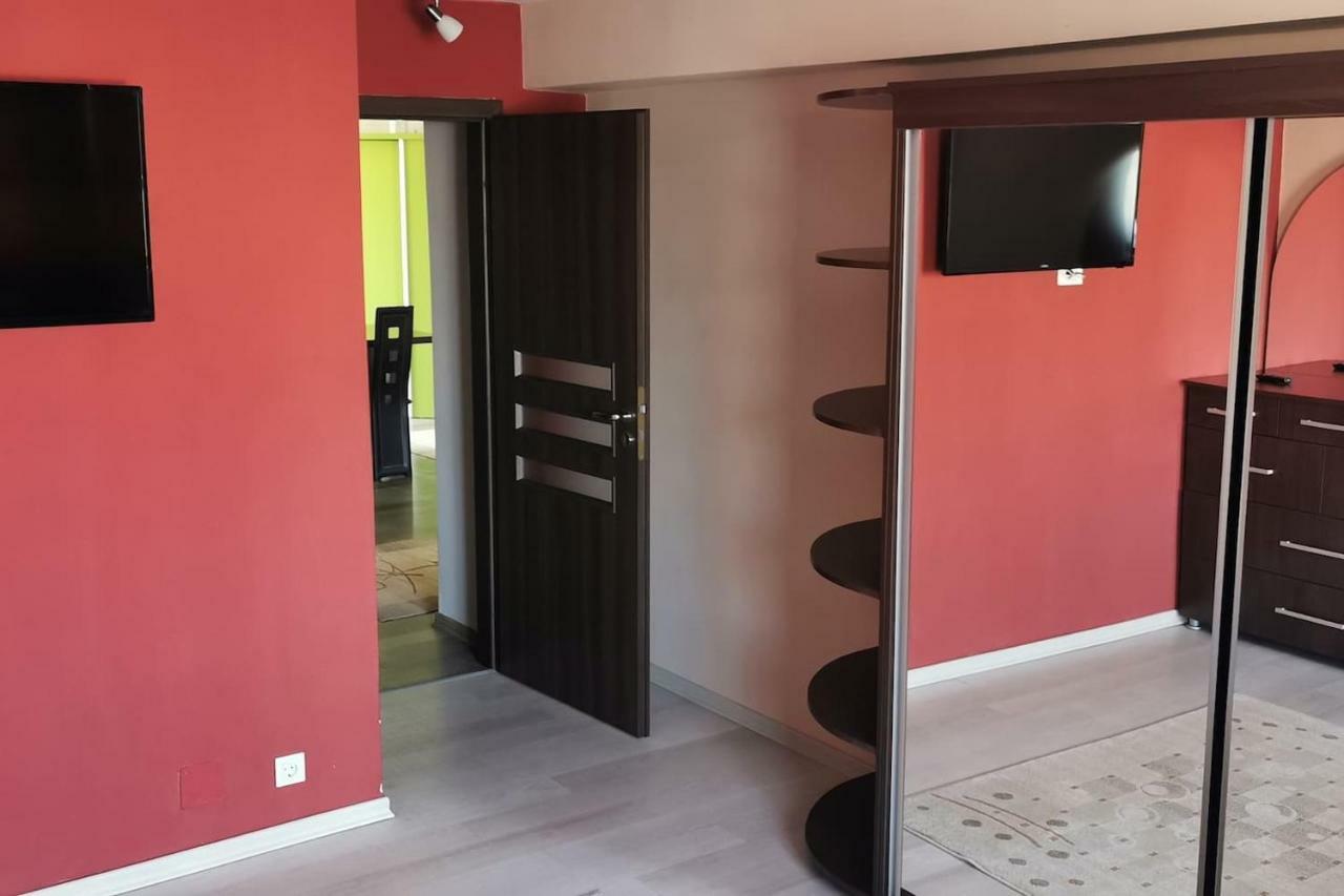Luxury Apartment With Two Bedrooms And Large Living Room, 100 Square Meters, City Center Oradea Εξωτερικό φωτογραφία