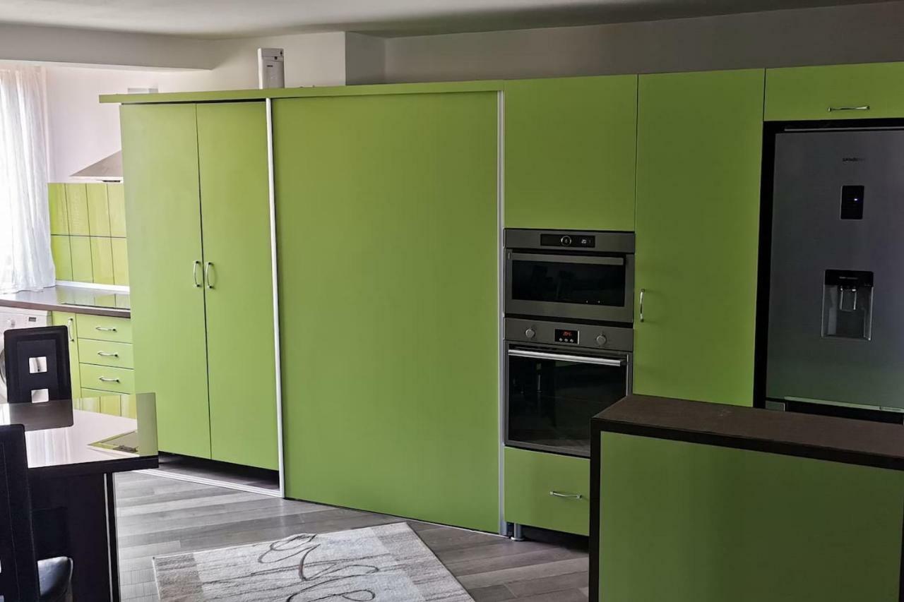 Luxury Apartment With Two Bedrooms And Large Living Room, 100 Square Meters, City Center Oradea Εξωτερικό φωτογραφία