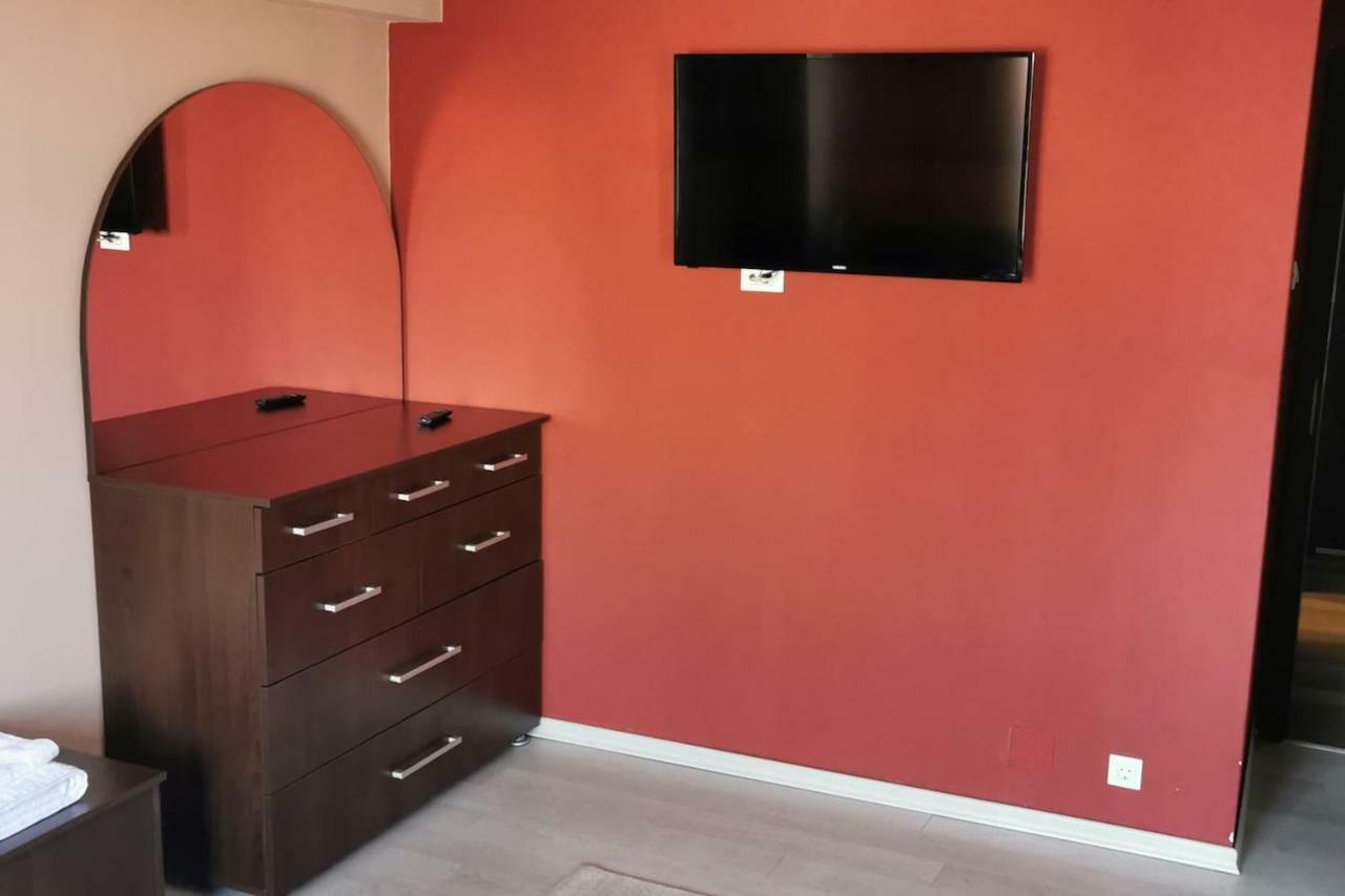 Luxury Apartment With Two Bedrooms And Large Living Room, 100 Square Meters, City Center Oradea Εξωτερικό φωτογραφία