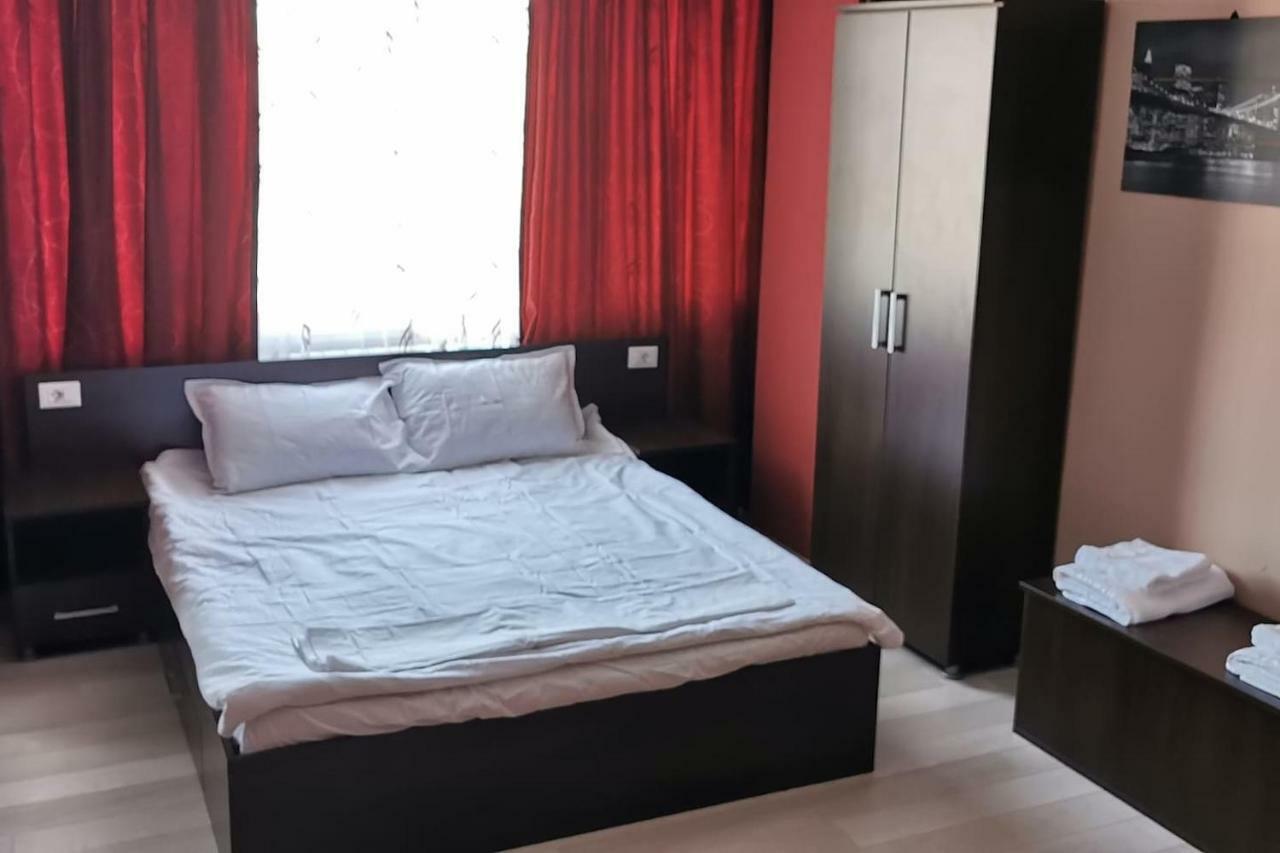 Luxury Apartment With Two Bedrooms And Large Living Room, 100 Square Meters, City Center Oradea Εξωτερικό φωτογραφία