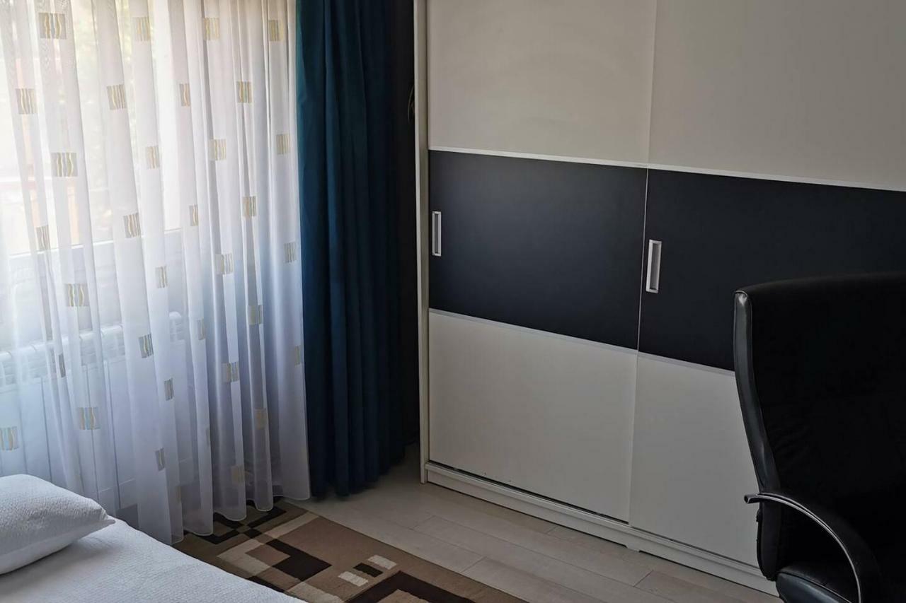 Luxury Apartment With Two Bedrooms And Large Living Room, 100 Square Meters, City Center Oradea Εξωτερικό φωτογραφία